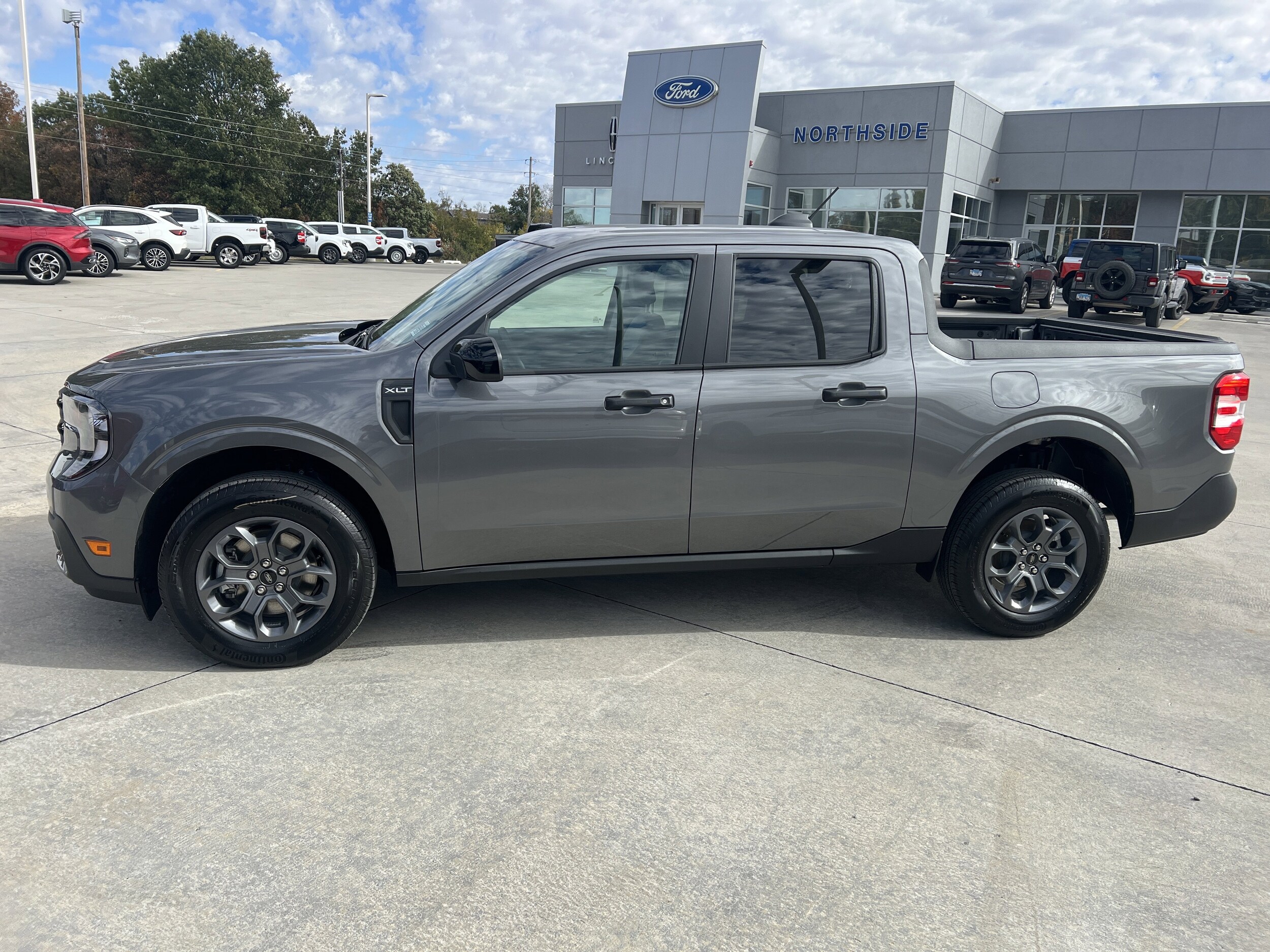 2025 Ford Maverick XLT photo 2