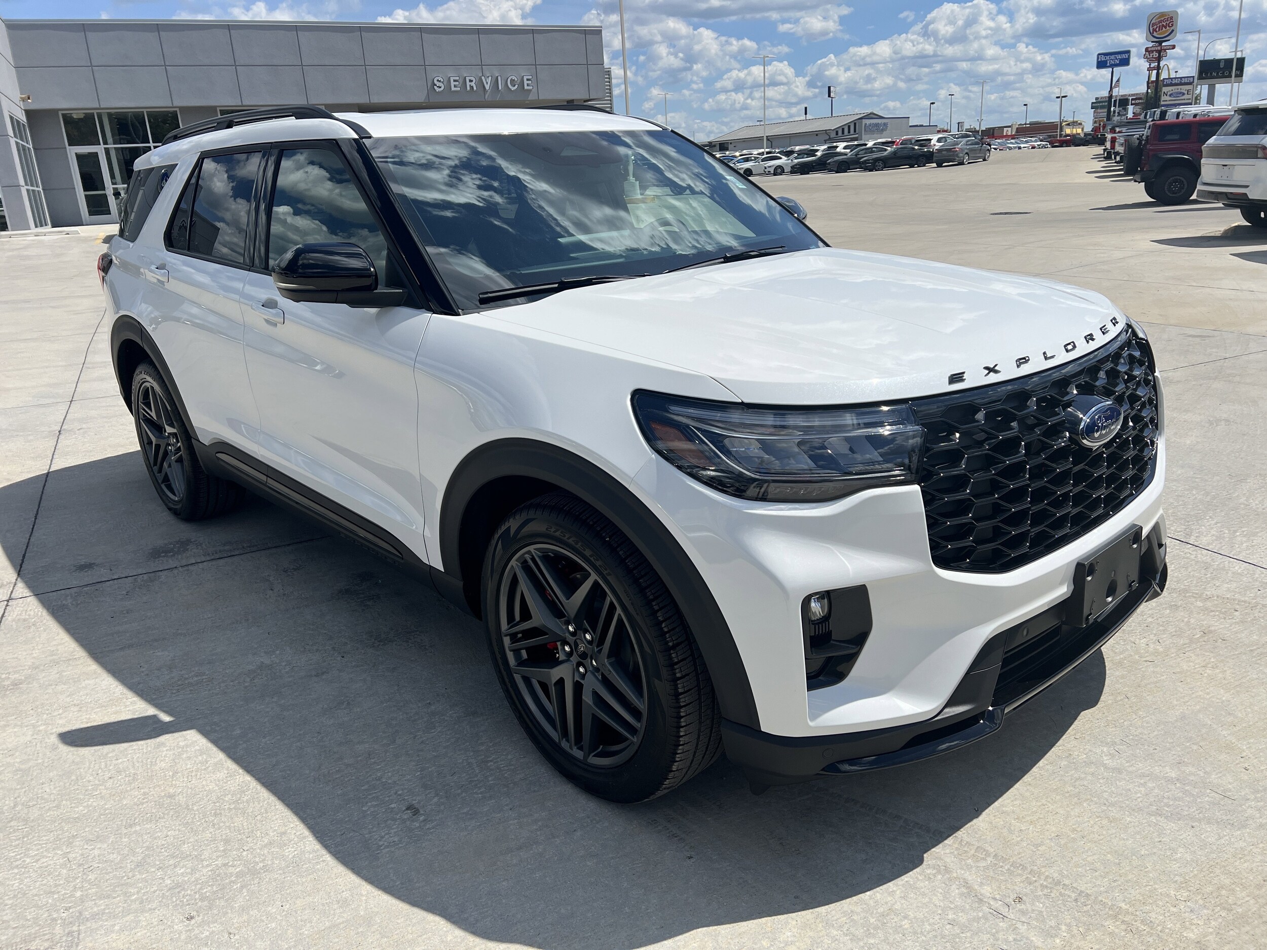 2025 Ford Explorer ST photo 2