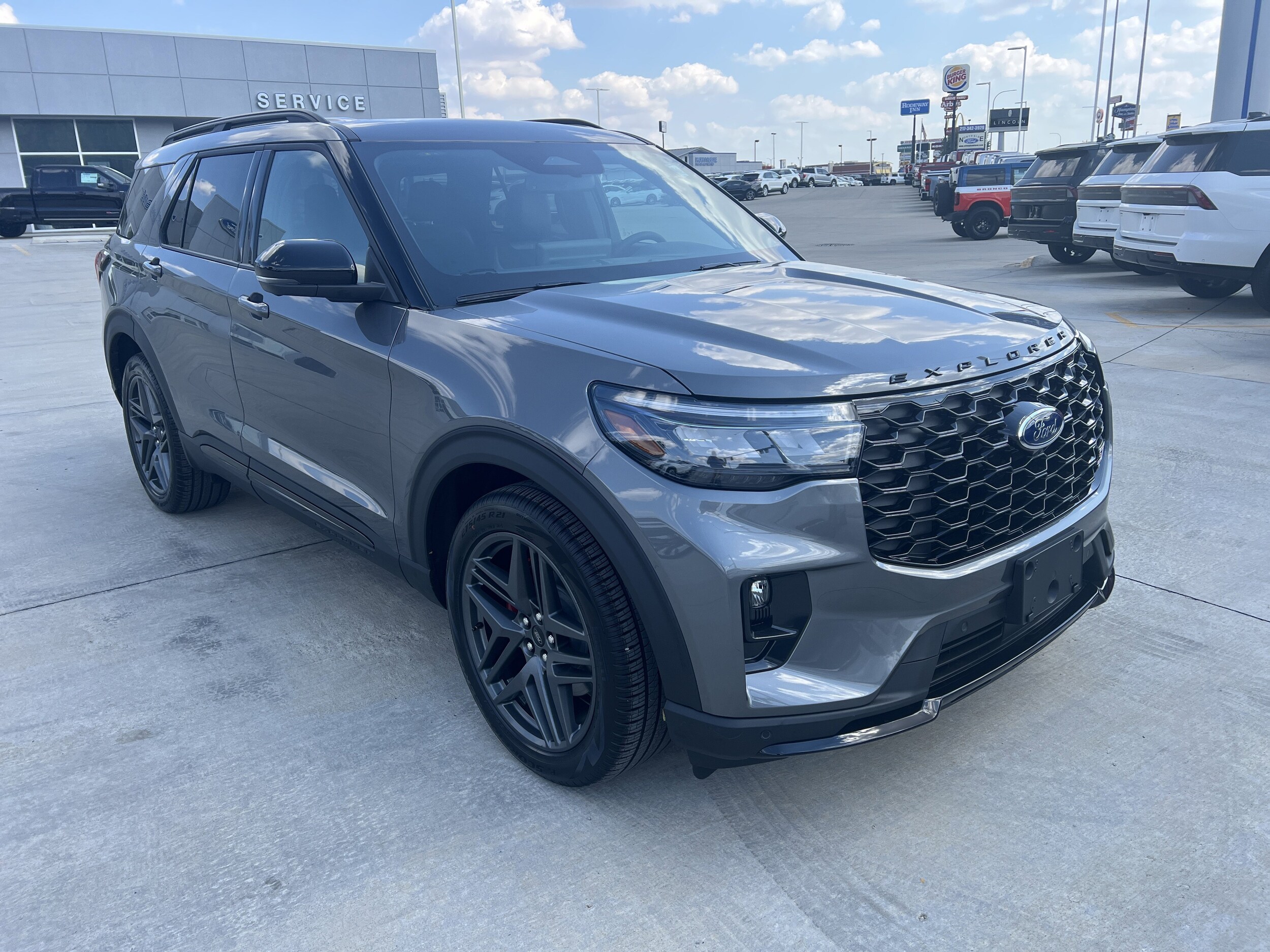 2025 Ford Explorer ST photo 2