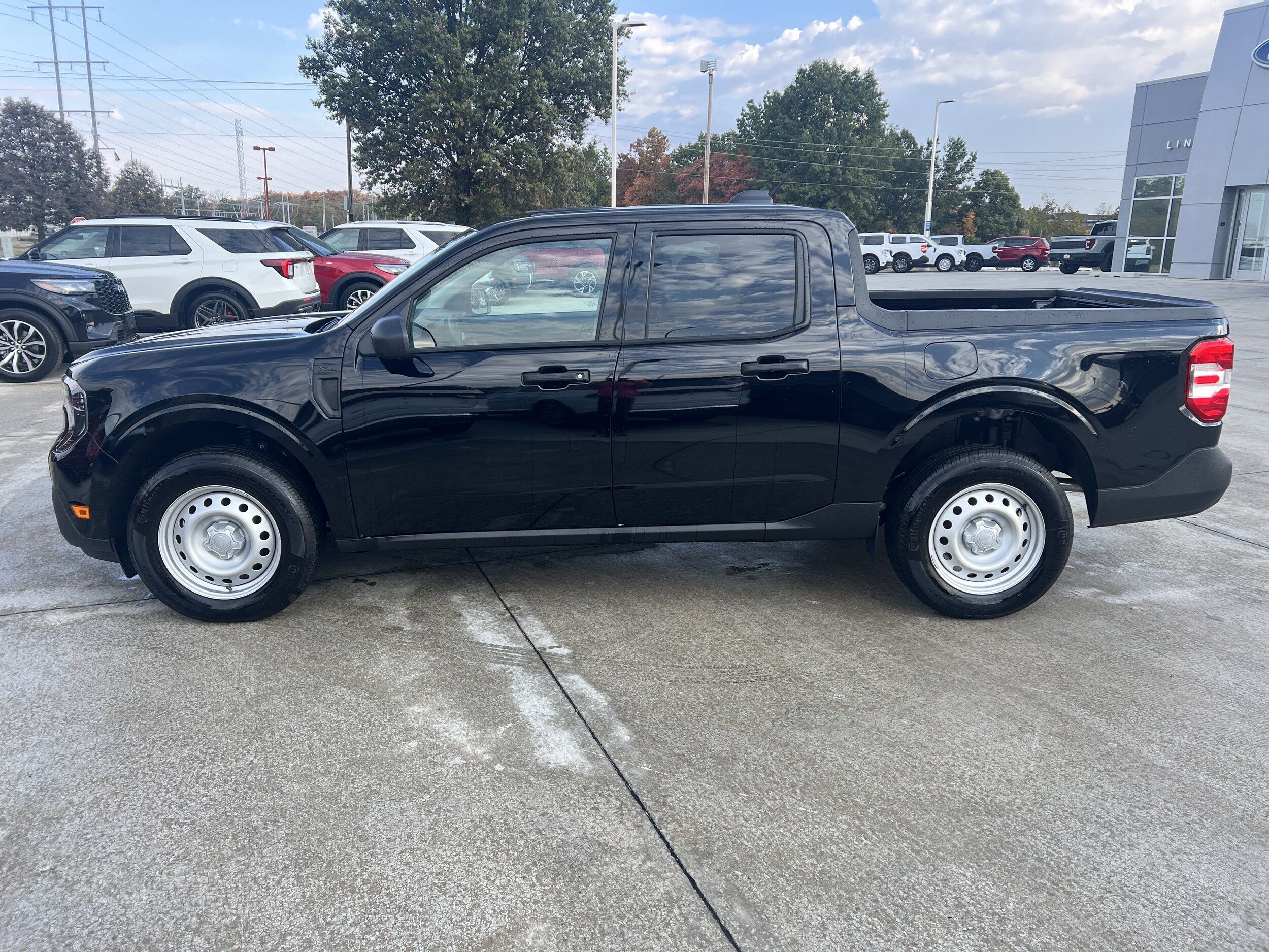 2025 Ford Maverick XL photo 2