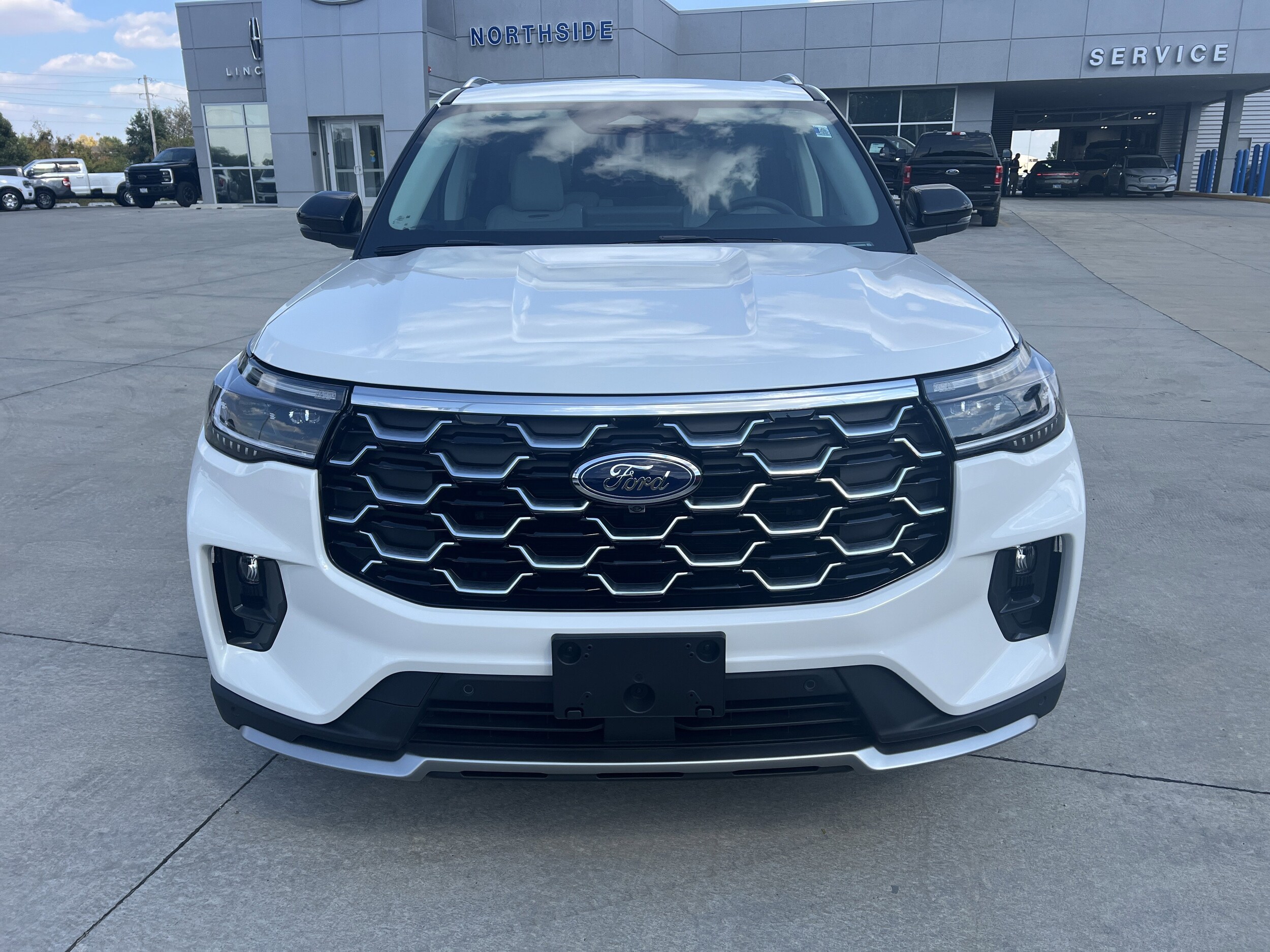 2025 Ford Explorer Platinum photo 3