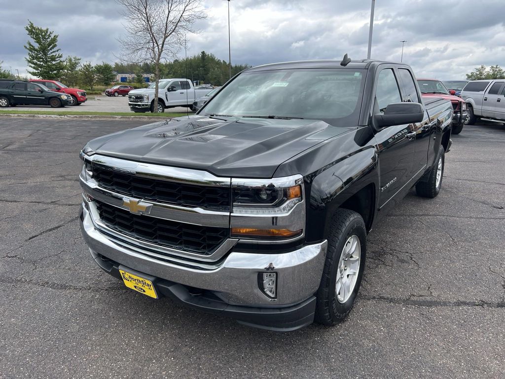 Used 2018 Chevrolet Silverado 1500 LT with VIN 2GCVKREC2J1113817 for sale in Duluth, MN