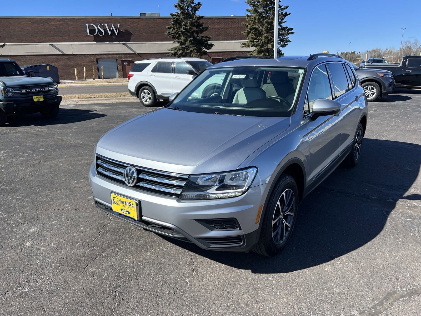 Used 2020 Volkswagen Tiguan SE with VIN 3VV2B7AX1LM025600 for sale in Duluth, Minnesota
