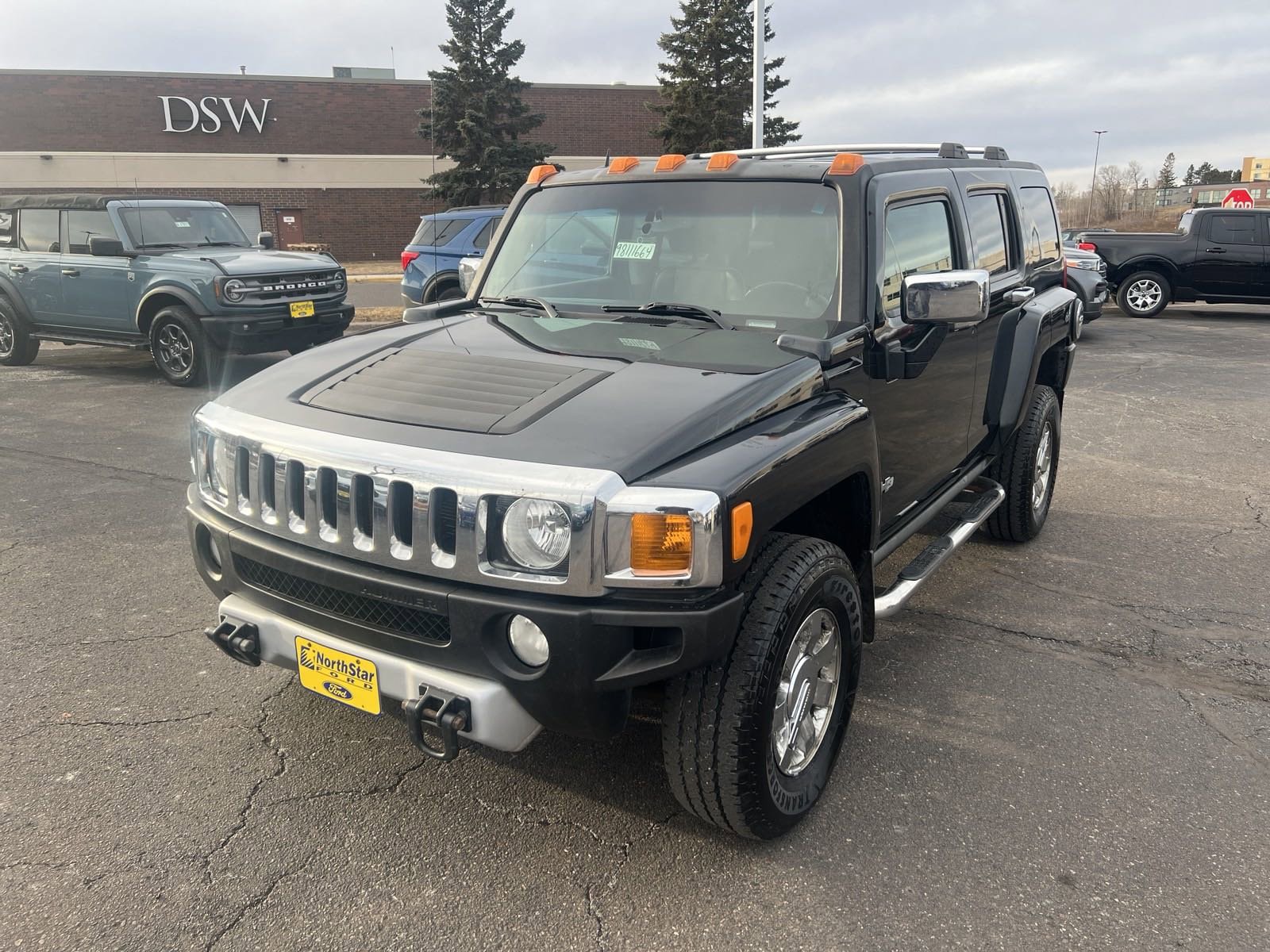Used 2009 Hummer H3  with VIN 5GTEN13E698111664 for sale in Duluth, Minnesota