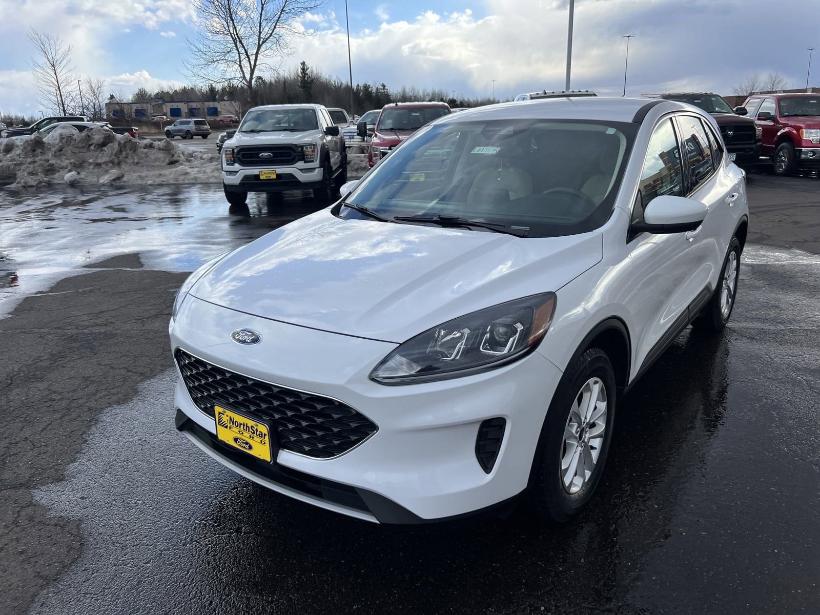Used 2020 Ford Escape SE with VIN 1FMCU9G61LUA34795 for sale in Duluth, Minnesota