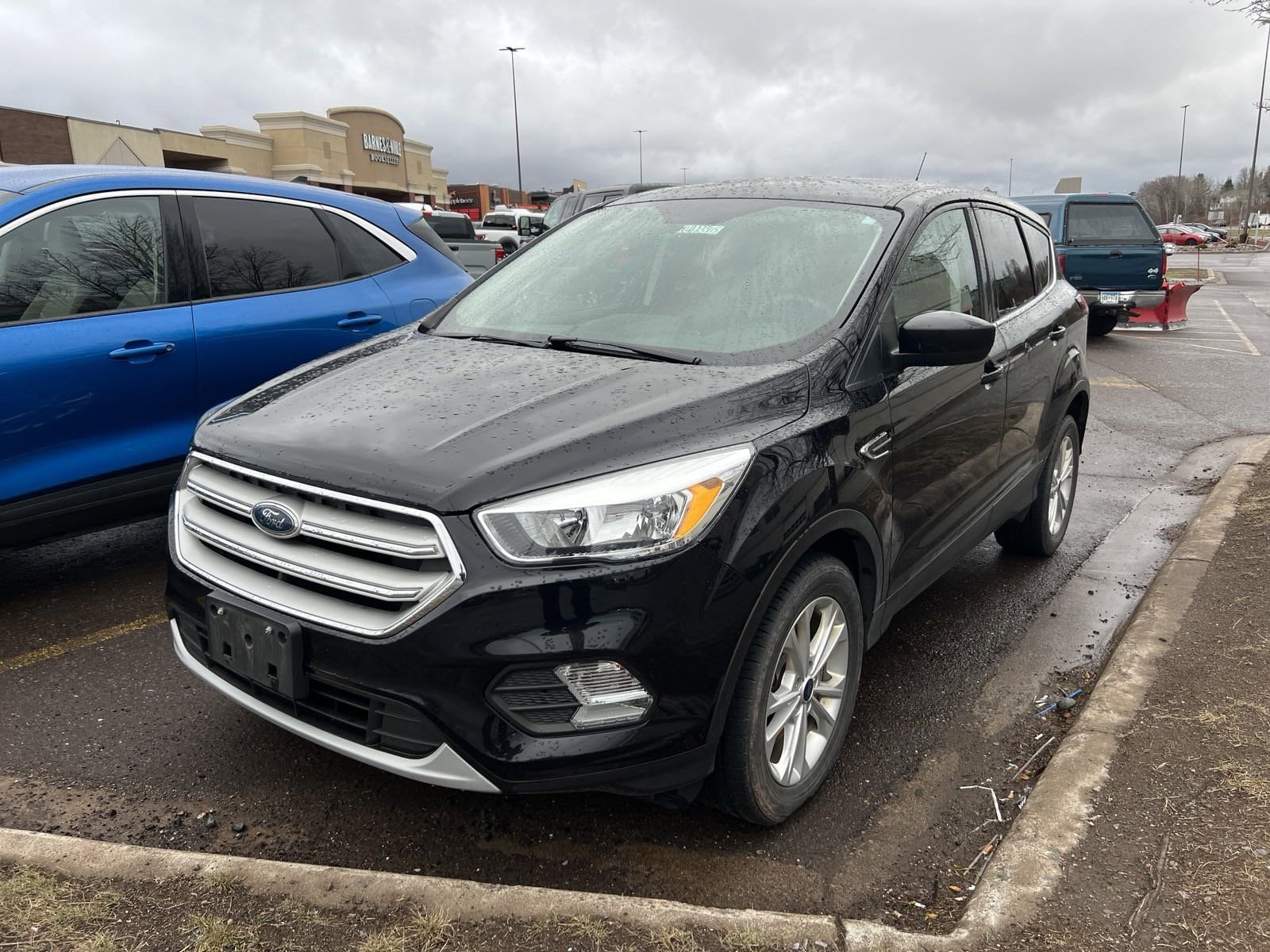 Used 2019 Ford Escape SE with VIN 1FMCU9GDXKUA25915 for sale in Duluth, Minnesota