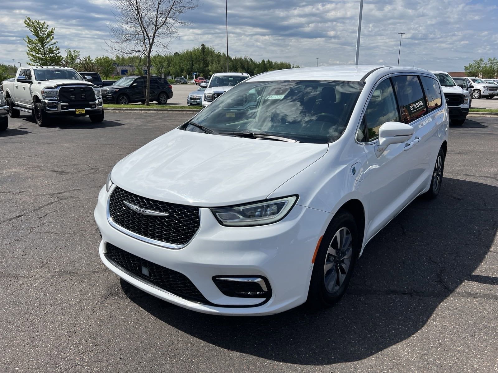 Used 2022 Chrysler Pacifica Hybrid Touring L with VIN 2C4RC1L74NR122791 for sale in Duluth, Minnesota