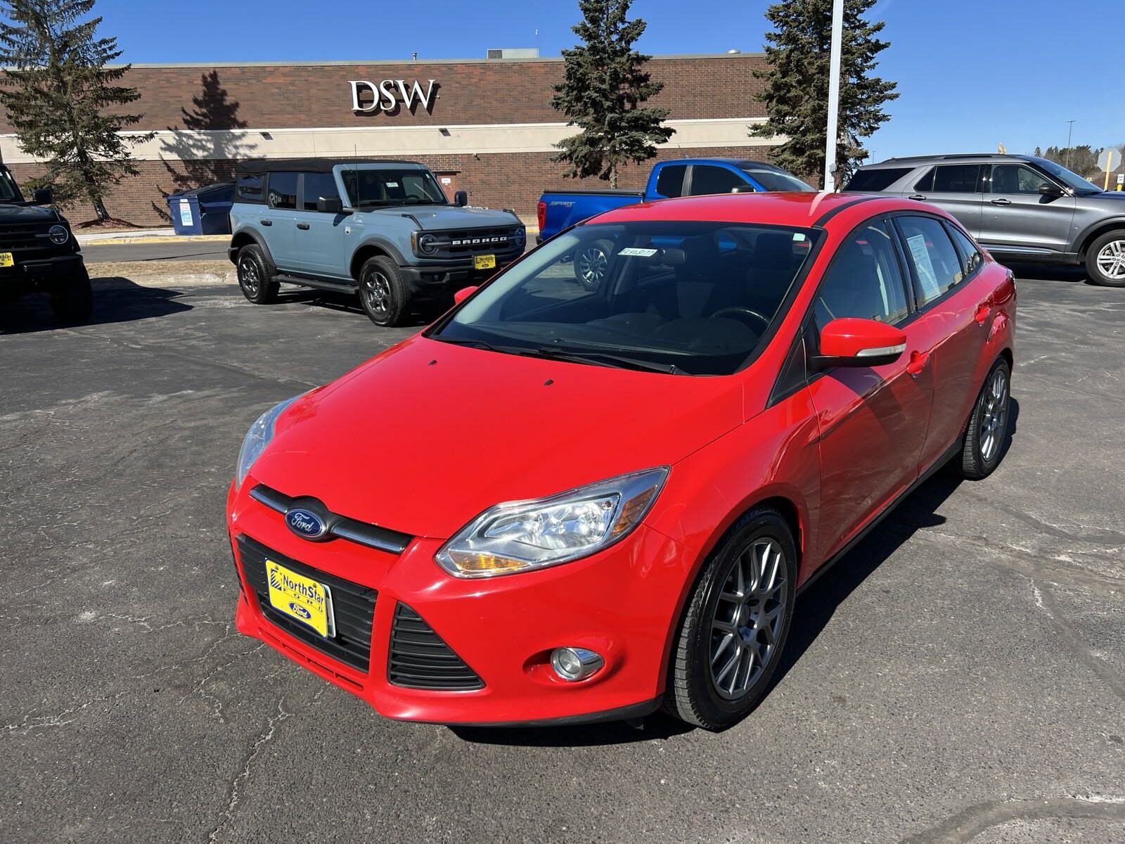 Used 2014 Ford Focus SE with VIN 1FADP3F23EL428177 for sale in Duluth, Minnesota