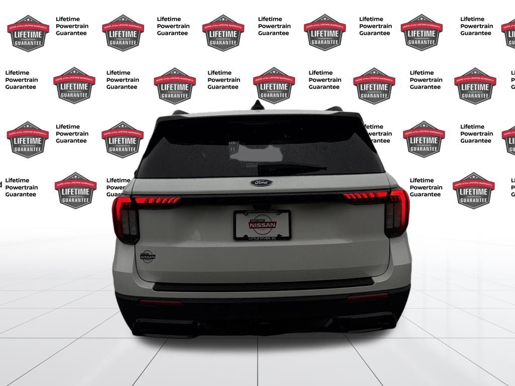 2025 Ford Explorer ST-Line photo 4