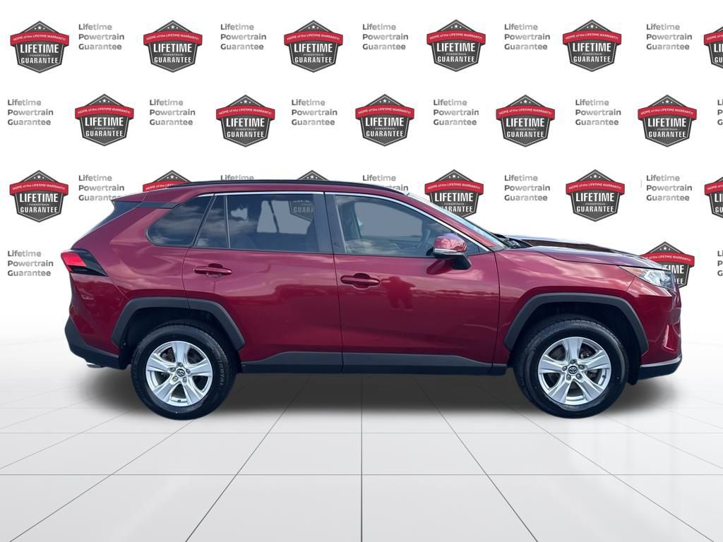 2021 Toyota RAV4 XLE Premium photo 3