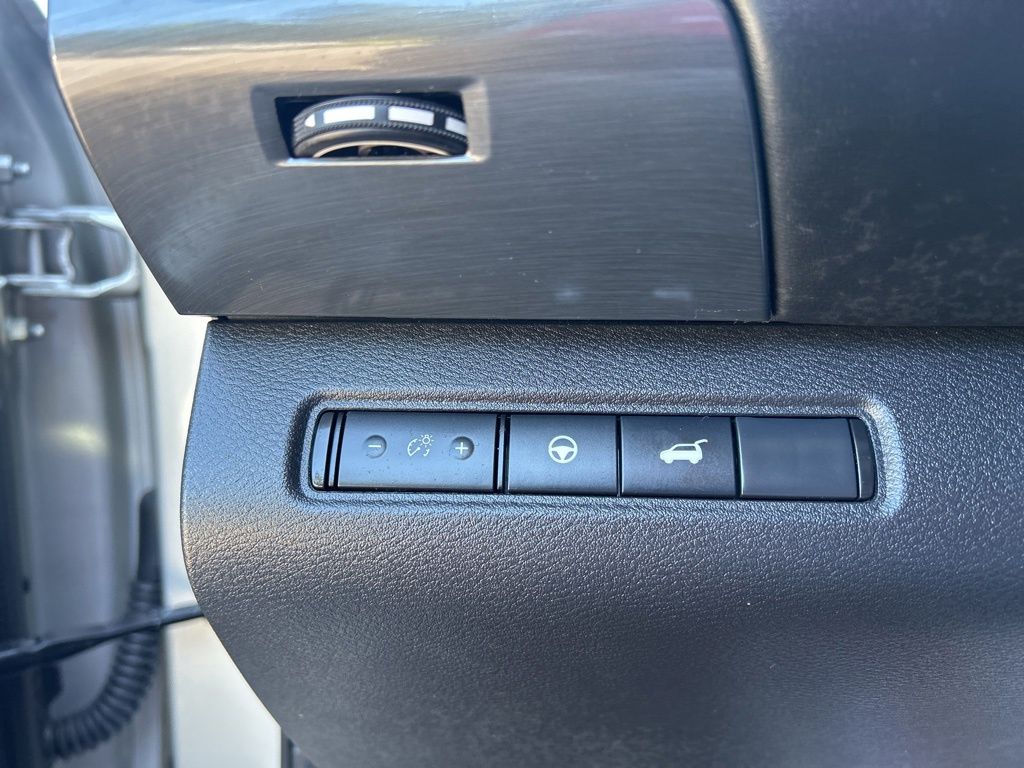 2025 Nissan Pathfinder SL - Photo 17