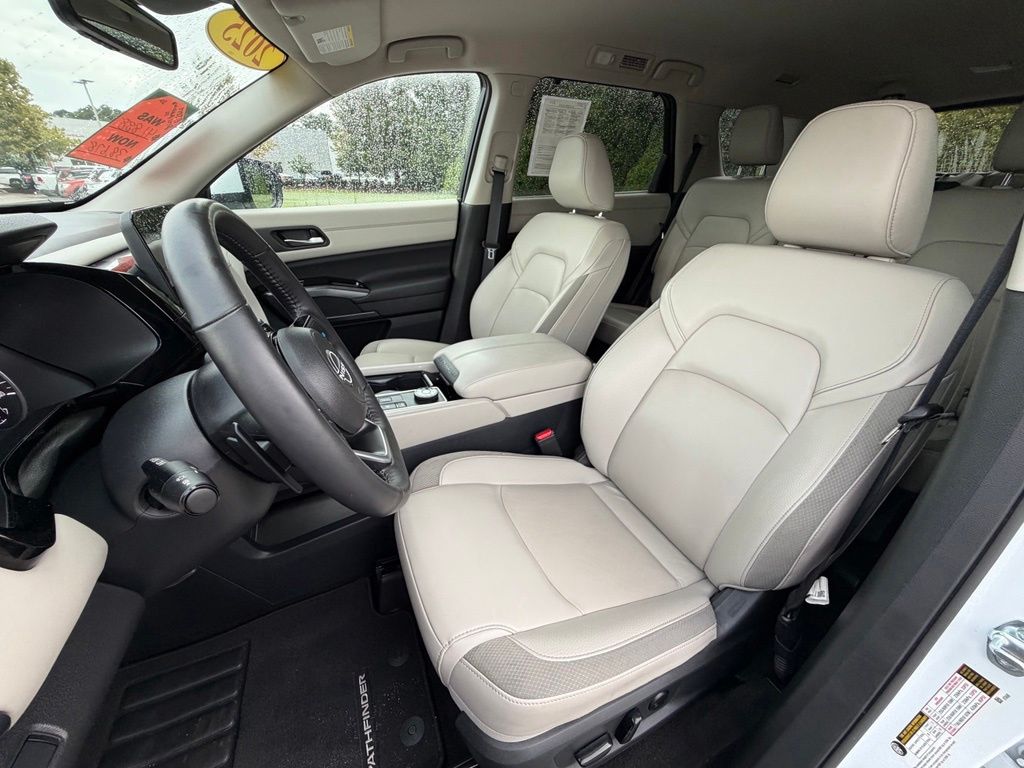 2025 Nissan Pathfinder SL - Photo 13