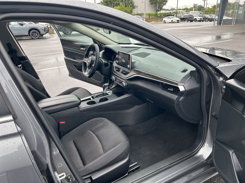 2025 Nissan Altima SV - Photo 25