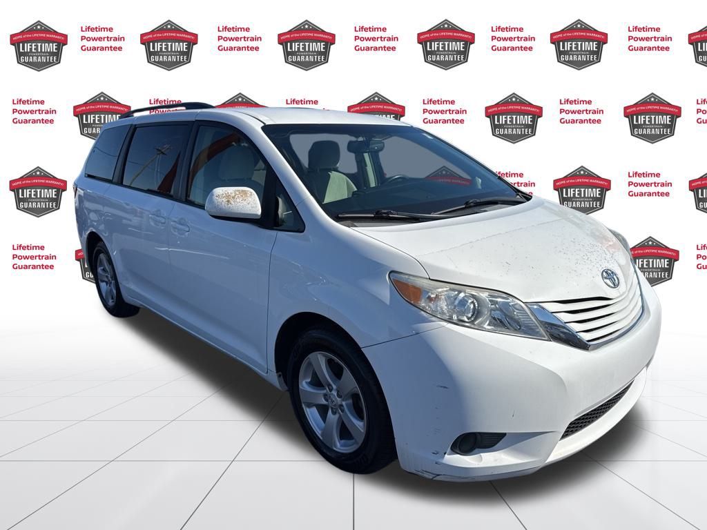 2017 Toyota Sienna L photo 3