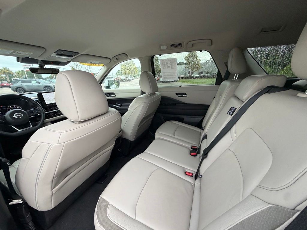 2025 Nissan Pathfinder SL - Photo 26