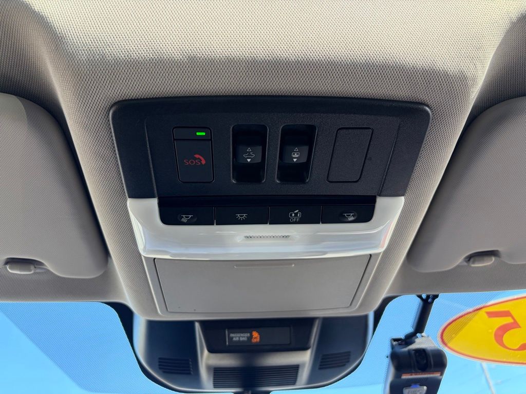 2025 Nissan Rogue Platinum - Photo 24