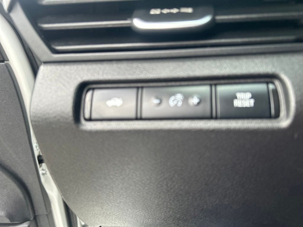 2025 Nissan Altima SV - Photo 17