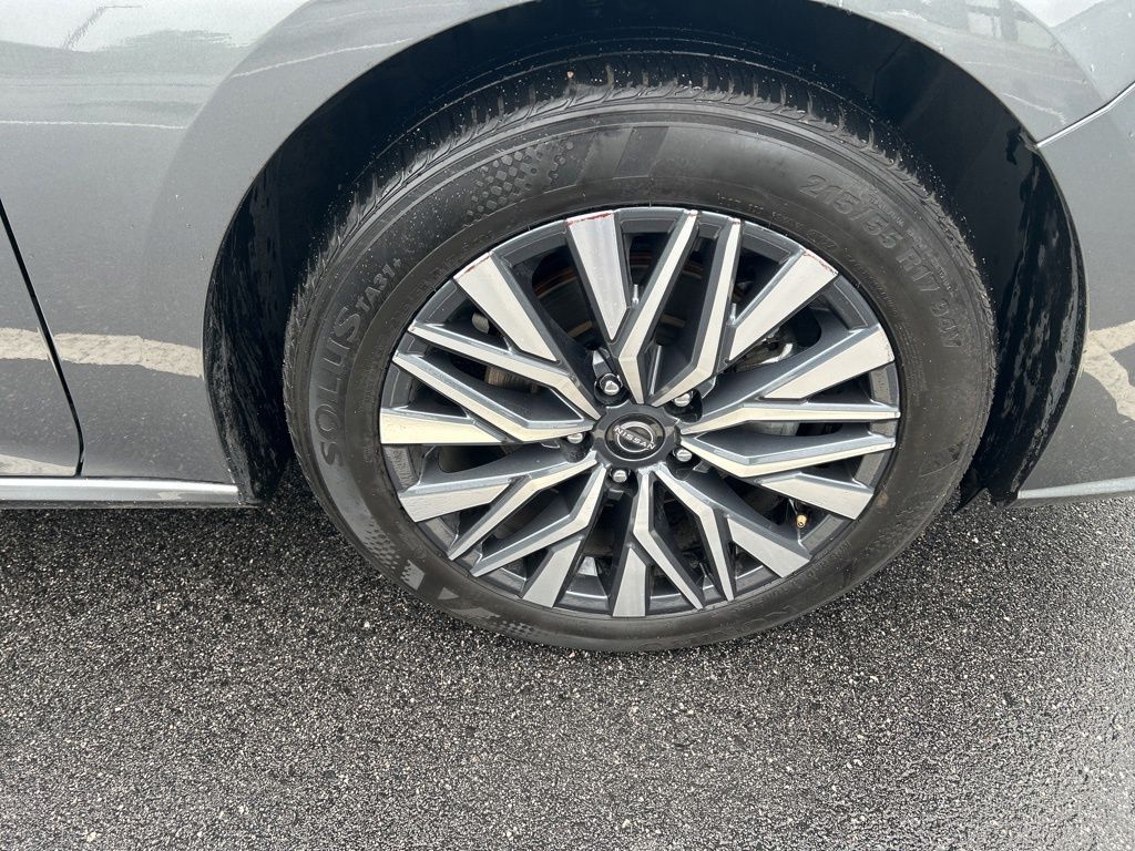 2025 Nissan Altima SV - Photo 26