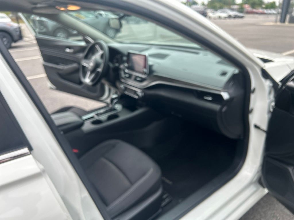 2025 Nissan Altima SV - Photo 25