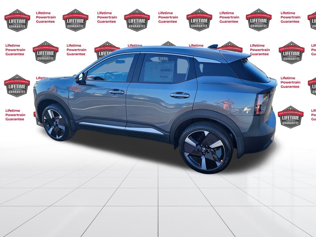 2026 Nissan Kicks SR photo 3