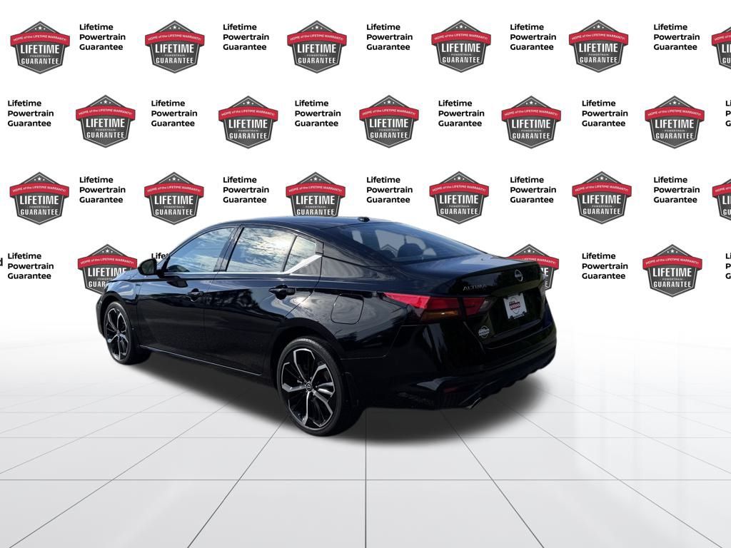 2024 Nissan Altima 2.5 SR photo 3