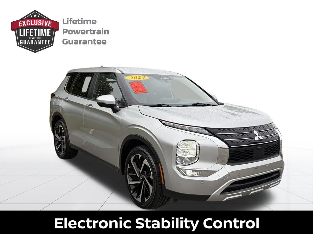 2024 Mitsubishi Outlander SE - Photo 11