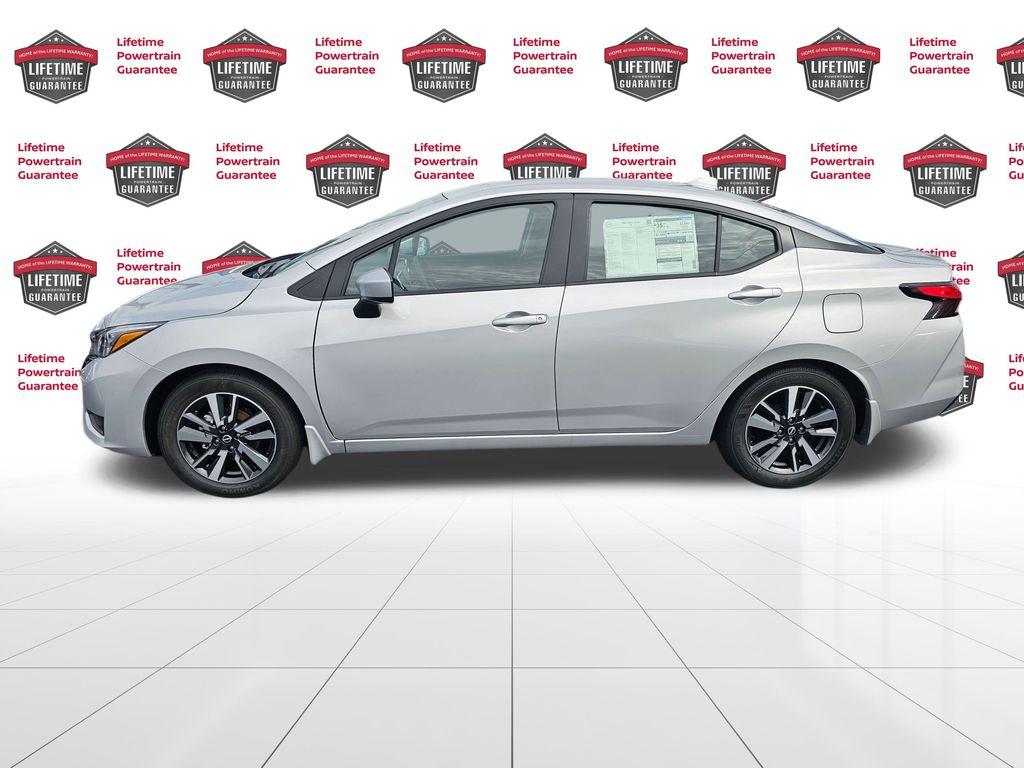 2025 Nissan Versa 1.6 SV photo 2