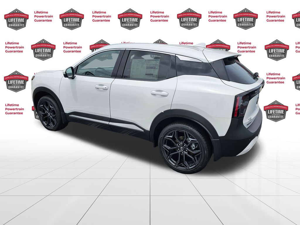 2025 Nissan Kicks SR photo 2