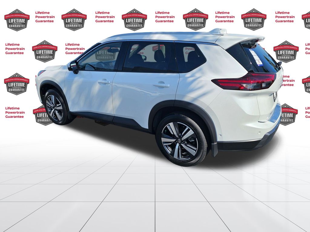 2025 Nissan Rogue SL photo 3