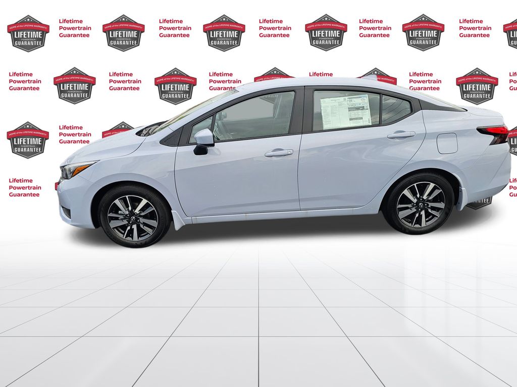 2025 Nissan Versa 1.6 SV photo 2