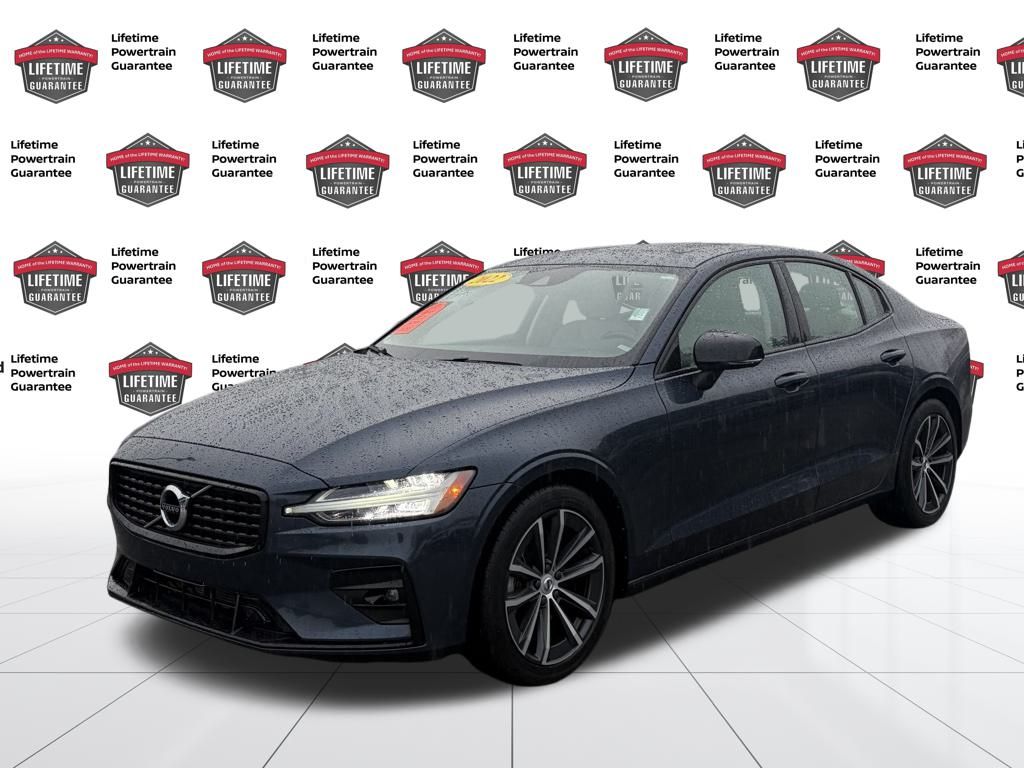 2022 Volvo S60 Momentum