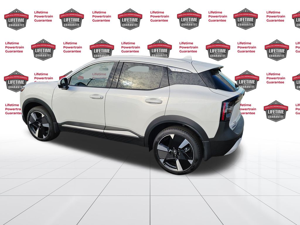 2025 Nissan Kicks SR photo 3