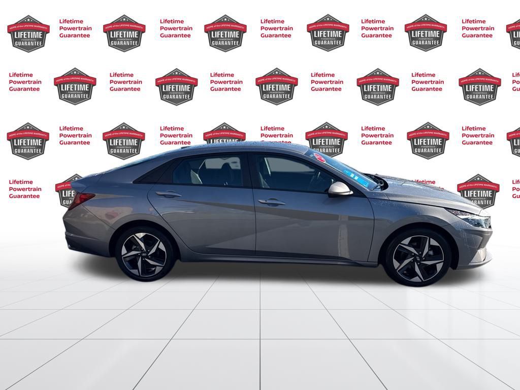 2023 Hyundai Elantra SEL photo 4