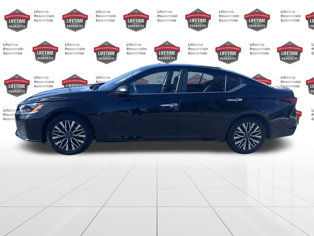 2024 Nissan Altima 2.5 SV photo 2