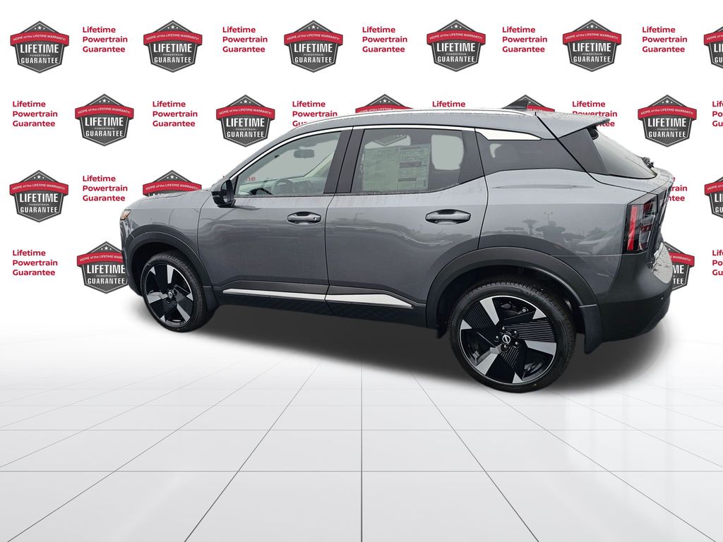 2026 Nissan Kicks SR photo 2