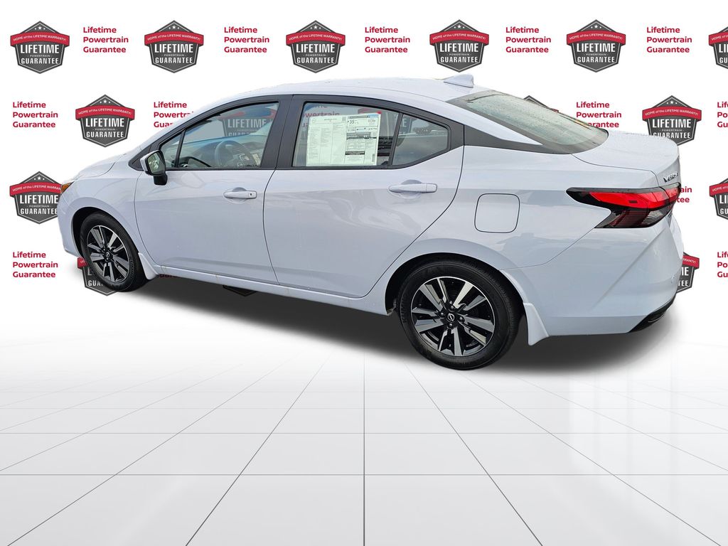 2025 Nissan Versa 1.6 SV photo 3