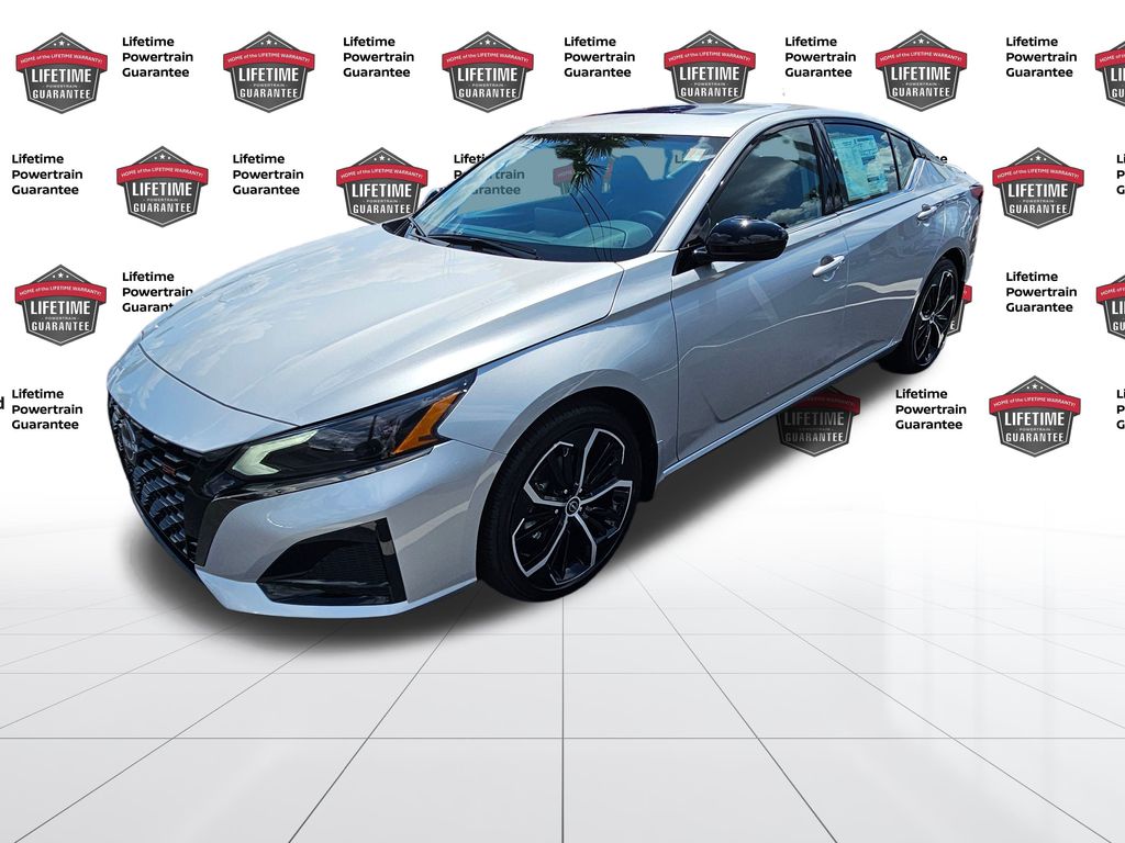 2025 Nissan Altima SR's photo