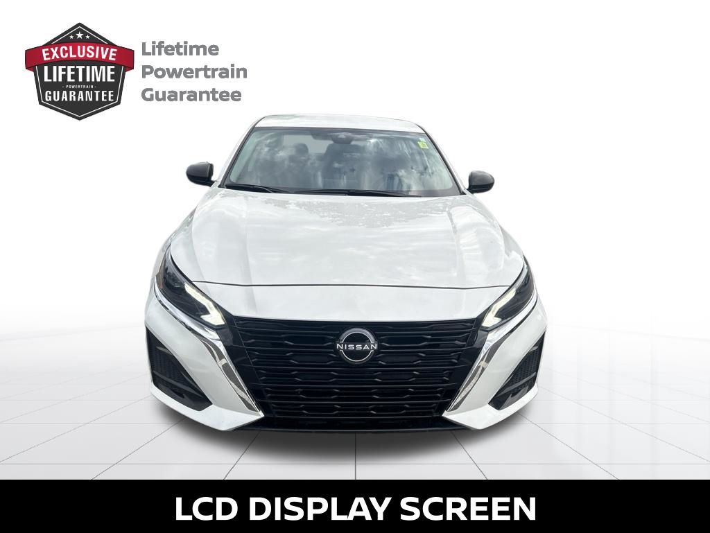 2025 Nissan Altima SV - Photo 9