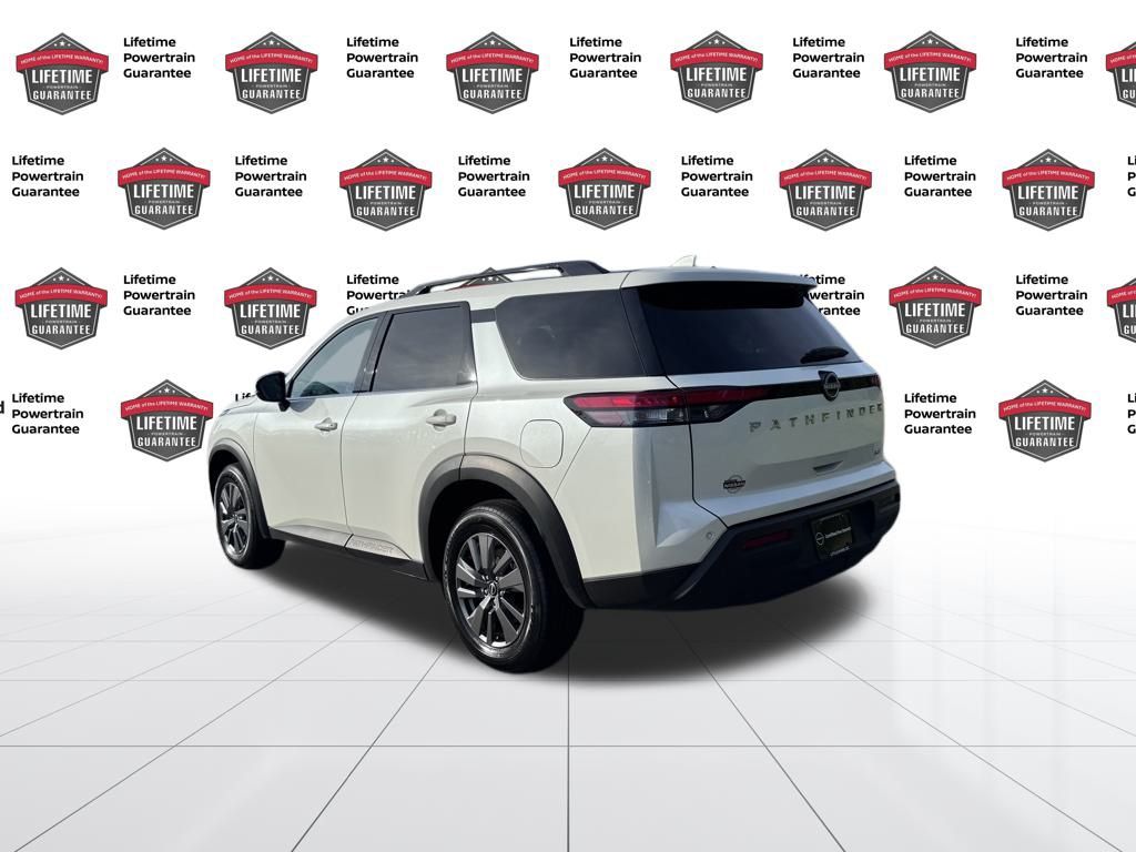 2024 Nissan Pathfinder SV photo 3