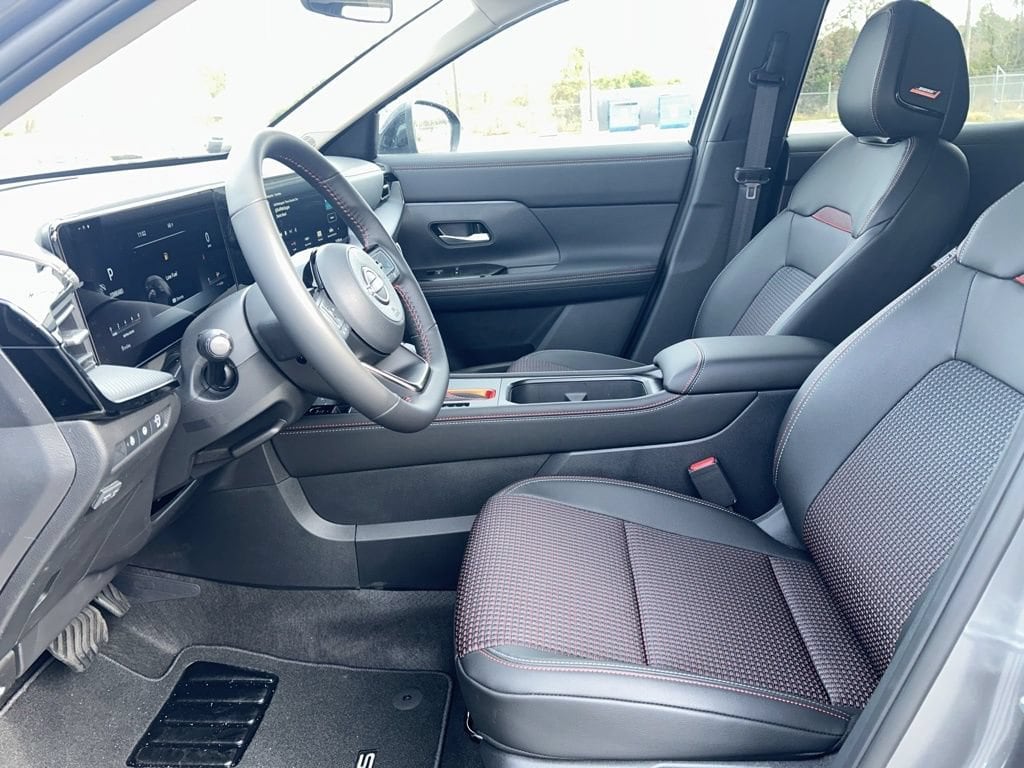 2026 Nissan KICKS SR - Photo 10
