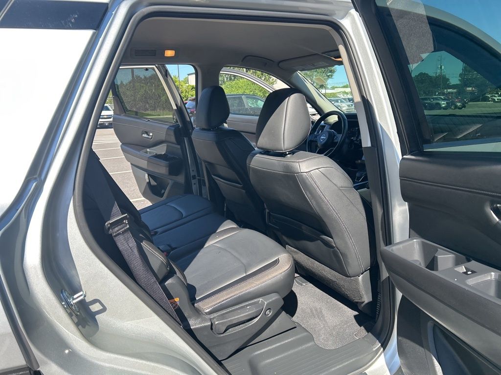 2025 Nissan Pathfinder SL - Photo 25