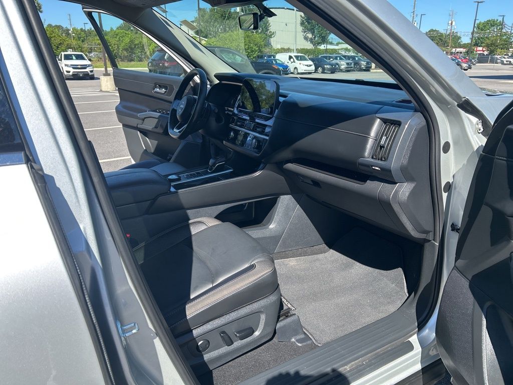 2025 Nissan Pathfinder SL - Photo 26
