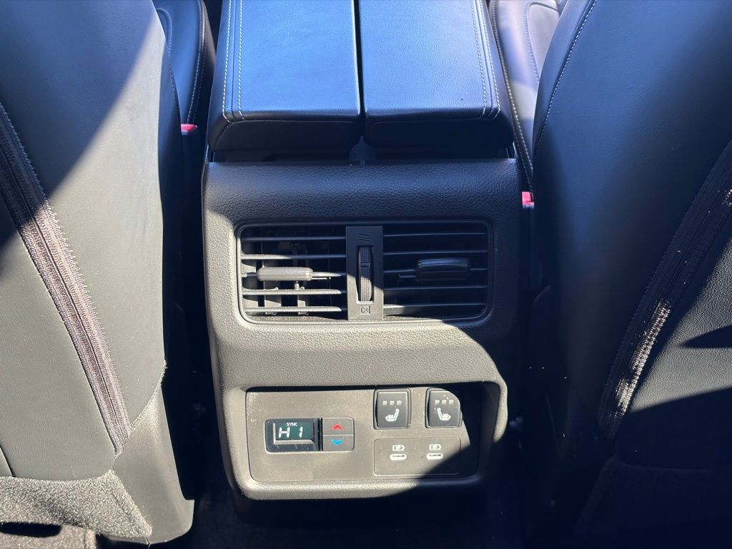 2025 Nissan Rogue Platinum - Photo 28