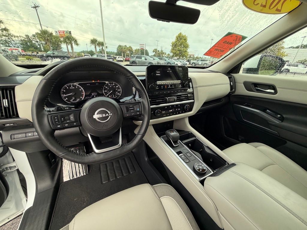 2025 Nissan Pathfinder SL - Photo 19