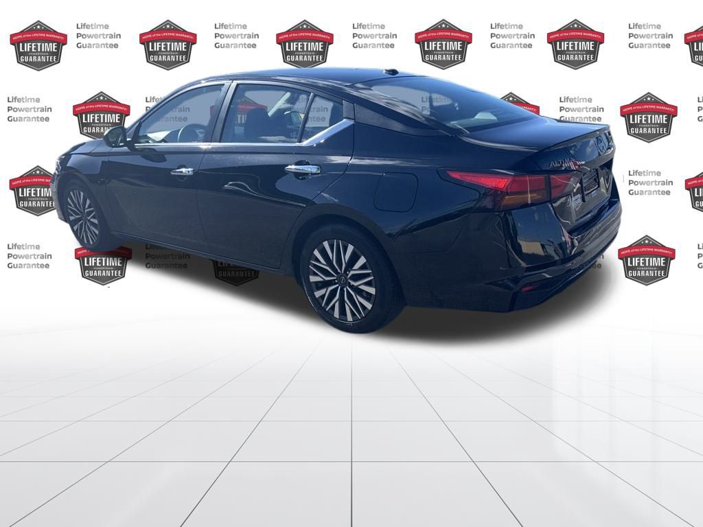 2024 Nissan Altima 2.5 SV photo 3