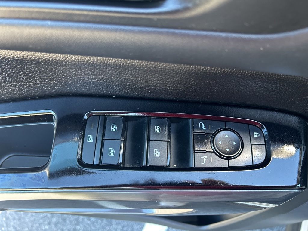 2025 Nissan Pathfinder SL - Photo 18