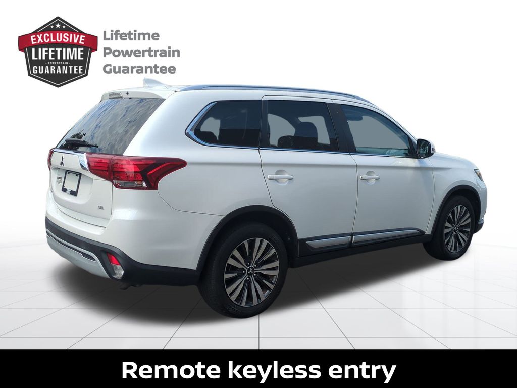 2020 Mitsubishi Outlander SEL photo 3