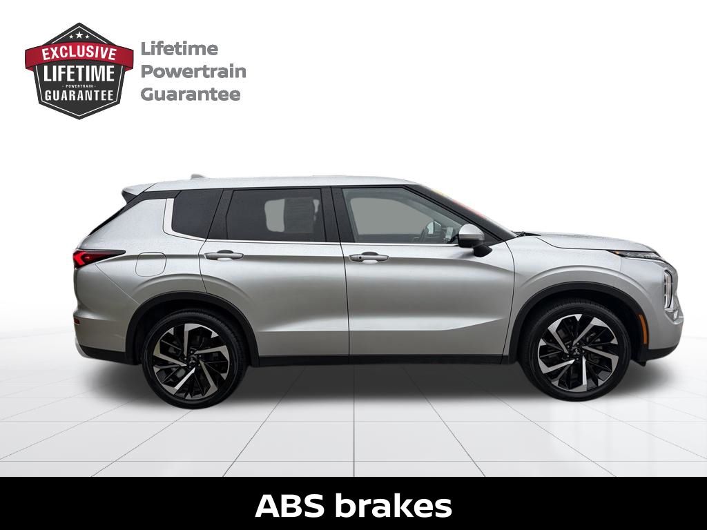 2024 Mitsubishi Outlander SE - Photo 9