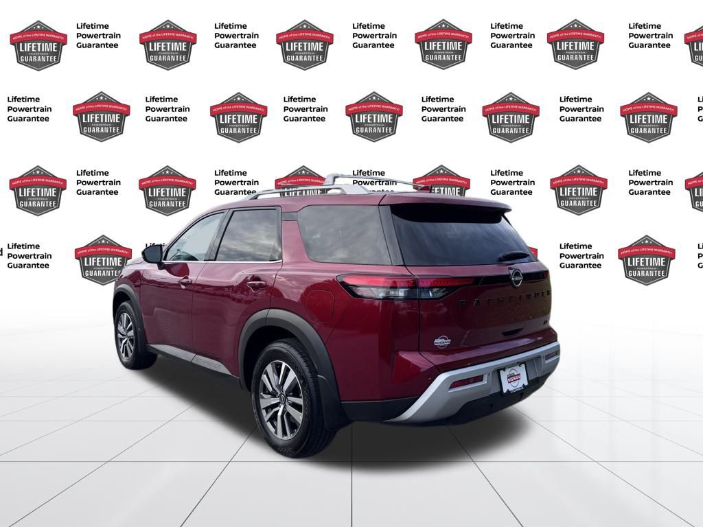 2023 Nissan Pathfinder SL photo 2