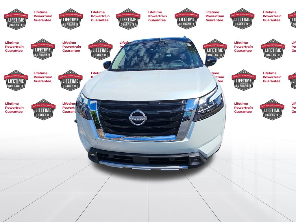 2025 Nissan Pathfinder Platinum photo 4